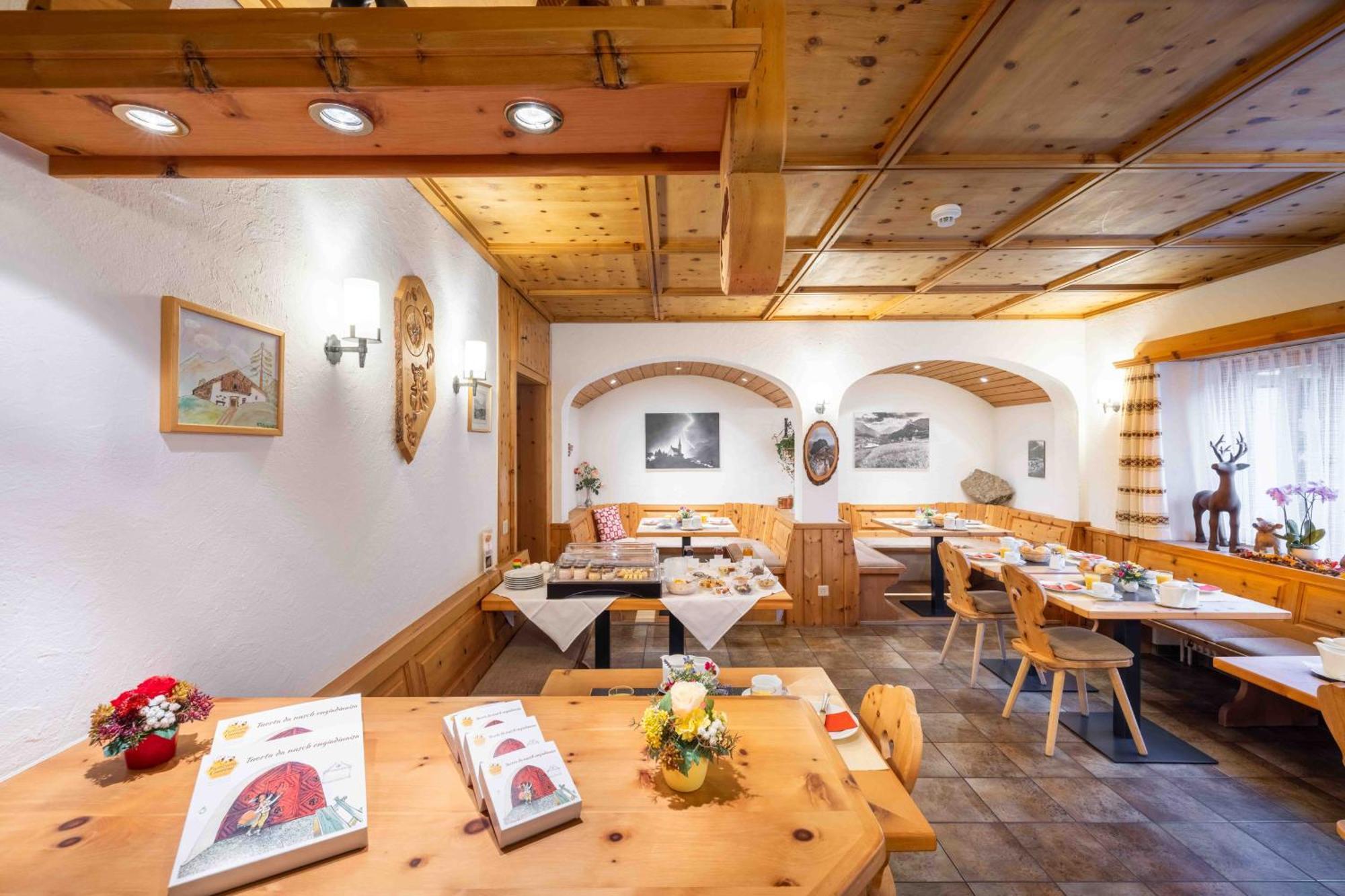 Garni Alpenrose - Grusaida Scuol Esterno foto
